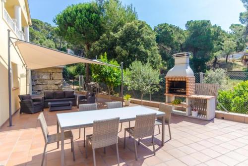 Lloret de Mar Villa Sleeps 6 Pool Air Con Wifi
