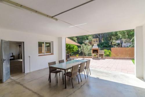 Lloret de Mar Villa Sleeps 6 Pool Air Con Wifi