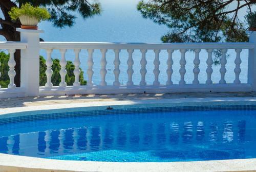 Lloret de Mar Villa Sleeps 6 Pool Wifi