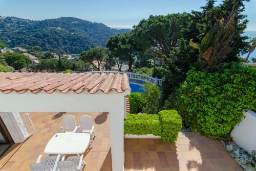 Lloret de Mar Villa Sleeps 6 Pool Wifi