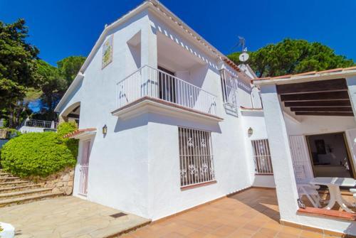 Lloret de Mar Villa Sleeps 6 Pool Wifi