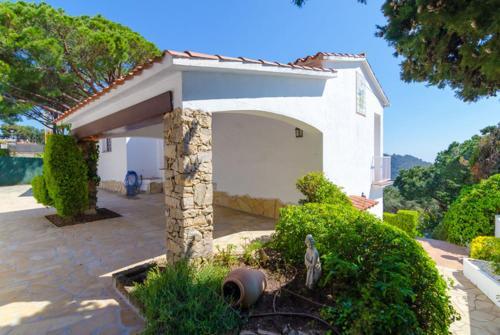 Lloret de Mar Villa Sleeps 6 Pool Wifi