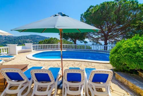 Lloret de Mar Villa Sleeps 6 Pool Wifi