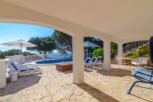 Lloret de Mar Villa Sleeps 6 Pool Wifi