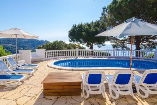 Lloret de Mar Villa Sleeps 6 Pool Wifi
