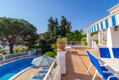 Lloret de Mar Villa Sleeps 6 Pool Wifi