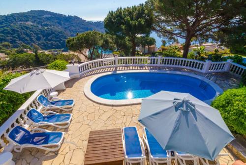Lloret de Mar Villa Sleeps 6 Pool Wifi