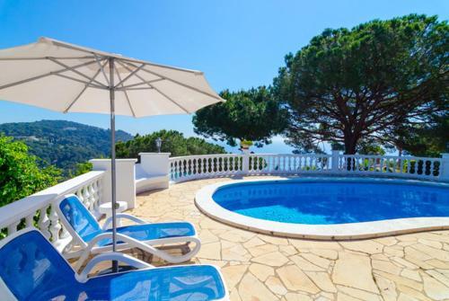 Lloret de Mar Villa Sleeps 6 Pool Wifi