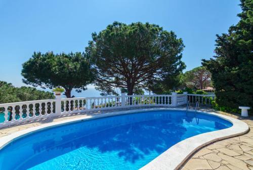 Lloret de Mar Villa Sleeps 6 Pool Wifi