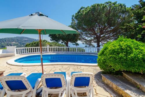 Lloret de Mar Villa Sleeps 6 Pool Wifi