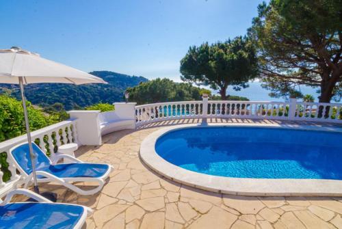 Lloret de Mar Villa Sleeps 6 Pool Wifi