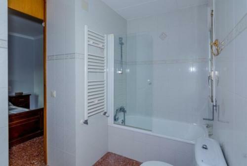 Lloret de Mar Villa Sleeps 6 Pool Wifi