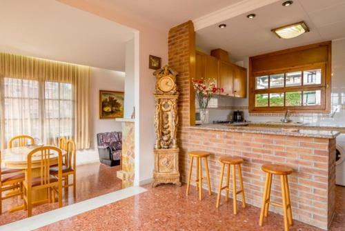 Lloret de Mar Villa Sleeps 6 Pool Wifi