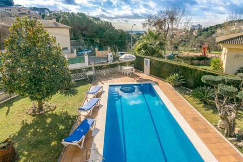 Lloret de Mar Villa Sleeps 6 Pool Wifi