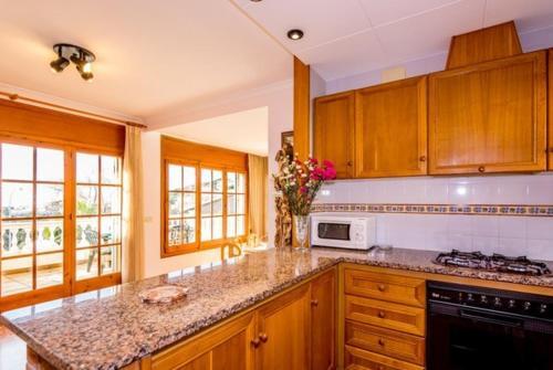 Lloret de Mar Villa Sleeps 6 Pool Wifi
