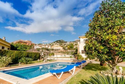 Lloret de Mar Villa Sleeps 6 Pool Wifi