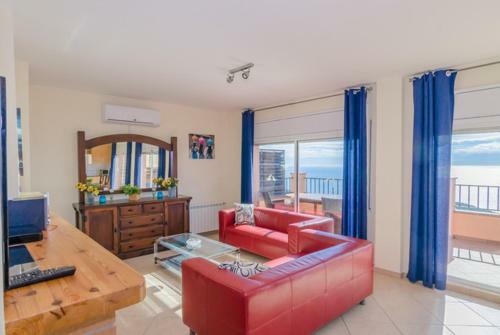 Lloret de Mar Villa Sleeps 8 Pool Air Con Wifi