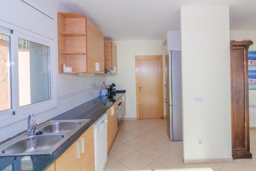 Lloret de Mar Villa Sleeps 8 Pool Air Con Wifi
