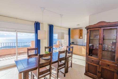 Lloret de Mar Villa Sleeps 8 Pool Air Con Wifi