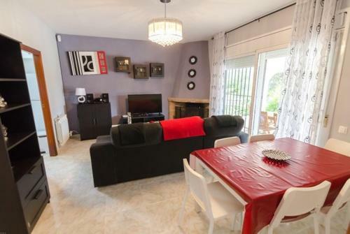 Lloret de Mar Villa Sleeps 6 Pool Air Con Wifi