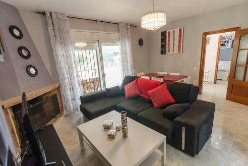 Lloret de Mar Villa Sleeps 6 Pool Air Con Wifi