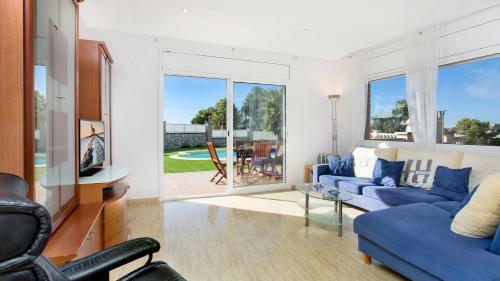 Lloret De Mar Villa Sleeps 6