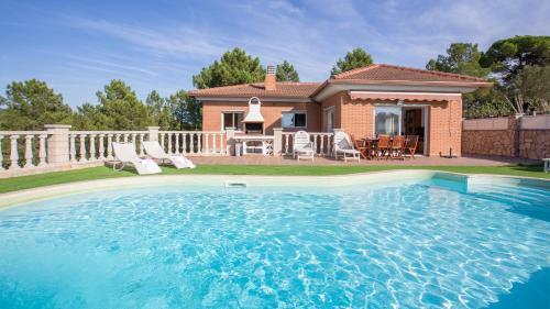 Lloret De Mar Villa Sleeps 6