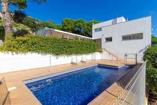 Lloret de Mar Villa Sleeps 10 Pool Wifi
