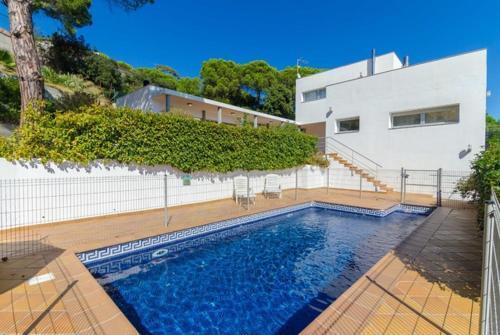 Lloret de Mar Villa Sleeps 10 Pool Wifi