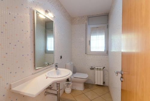 Lloret de Mar Villa Sleeps 10 Pool Wifi