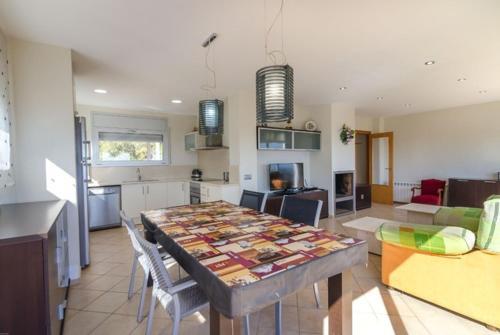 Lloret de Mar Villa Sleeps 10 Pool Wifi