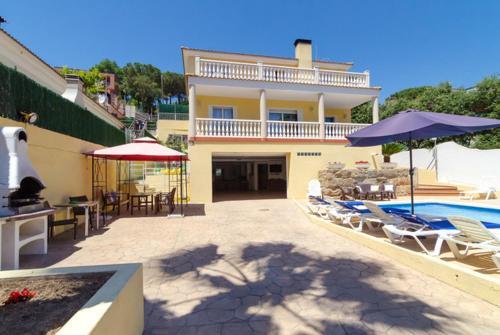 Lloret de Mar Villa Sleeps 18 Pool Wifi