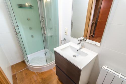 Lloret de Mar Villa Sleeps 18 Pool Wifi