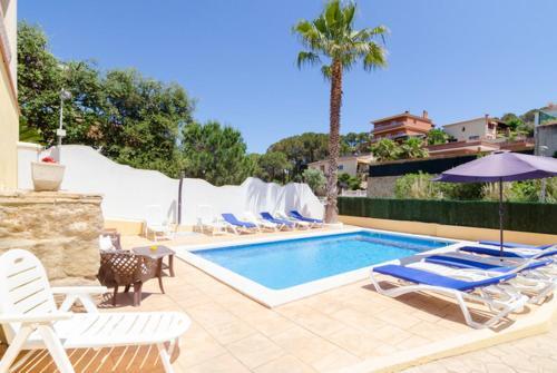 Lloret de Mar Villa Sleeps 18 Pool Wifi