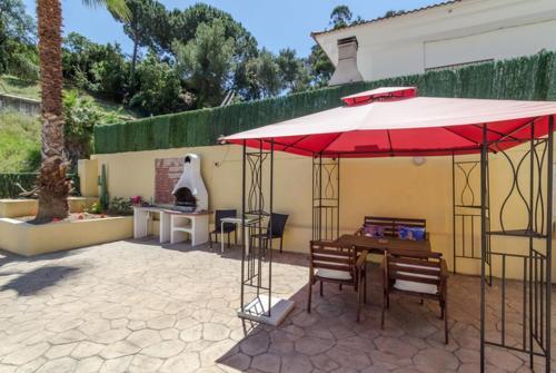 Lloret de Mar Villa Sleeps 18 Pool Wifi
