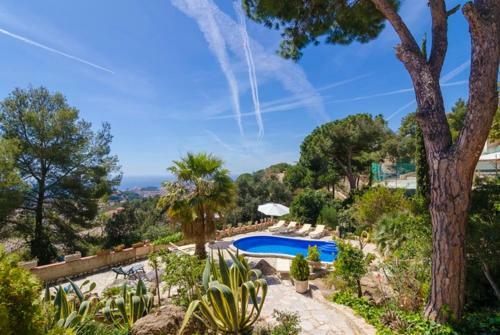 Lloret de Mar Villa Sleeps 8 Pool Wifi
