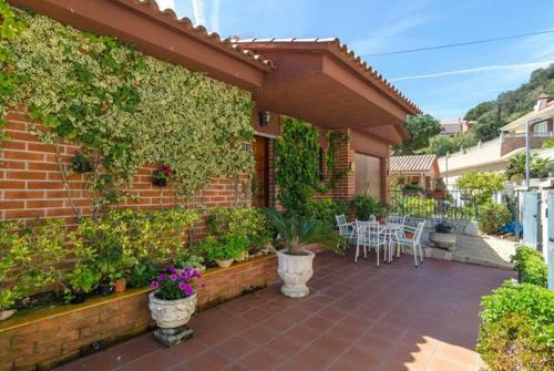 Lloret de Mar Villa Sleeps 8 Pool Wifi