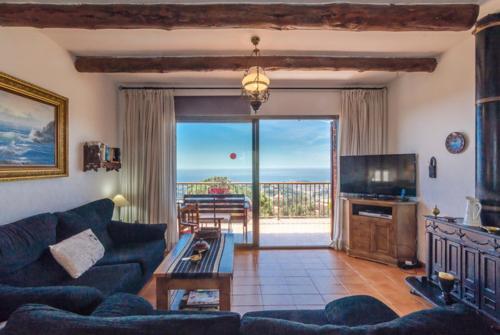 Lloret de Mar Villa Sleeps 8 Pool Wifi