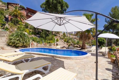 Lloret de Mar Villa Sleeps 8 Pool Wifi