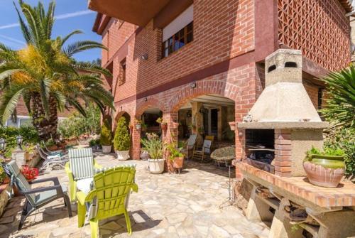Lloret de Mar Villa Sleeps 8 Pool Wifi