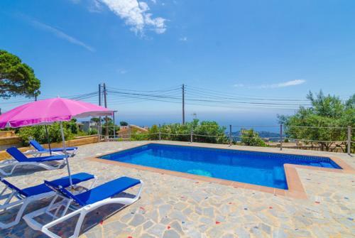 Lloret de Mar Villa Sleeps 6 Pool Wifi