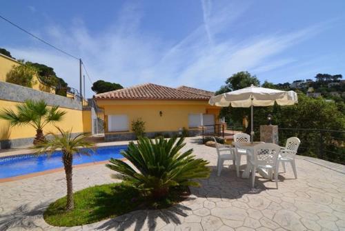 Lloret De Mar Villa Sleeps 4 Pool