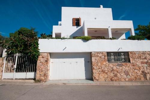 Lloret de Mar Villa Sleeps 8 Pool Wifi