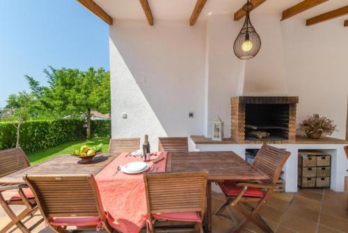 Lloret de Mar Villa Sleeps 8 Pool Wifi