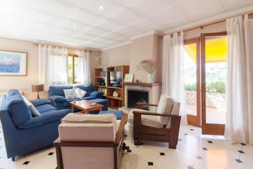 Lloret de Mar Villa Sleeps 8 Pool Wifi