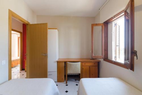 Lloret de Mar Villa Sleeps 8 Pool Wifi