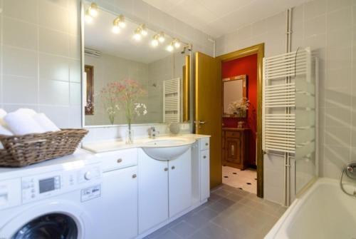 Lloret de Mar Villa Sleeps 8 Pool Wifi