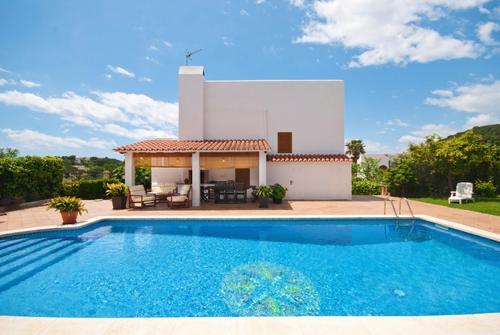Lloret de Mar Villa Sleeps 8 Pool Wifi