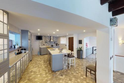 Lloret de Mar Villa Sleeps 10 Pool Air Con Wifi