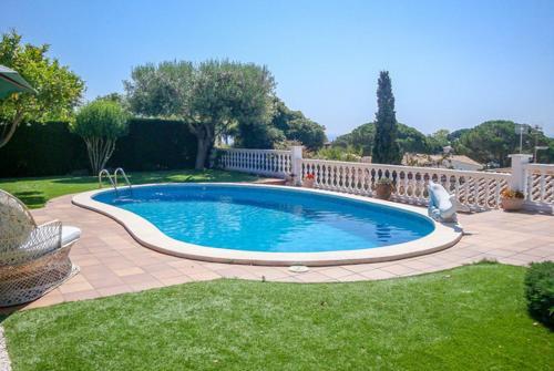 Lloret de Mar Villa Sleeps 6 Pool Wifi